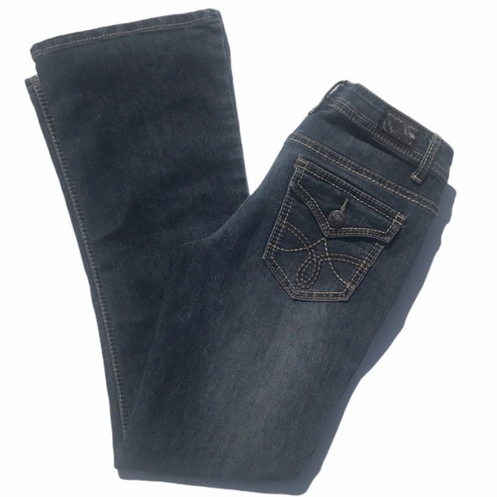 Earl Jeans Medium Wash Flare Jeans Size 7